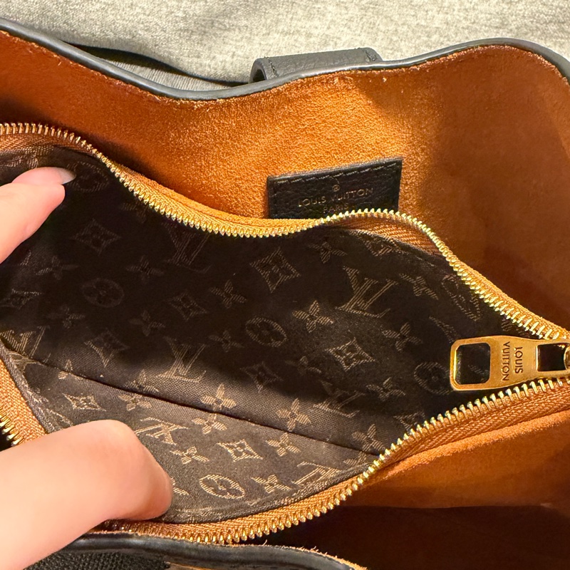Low Key Shoulder Bag🖤LV黑金腋下包✨Lisa同款-4