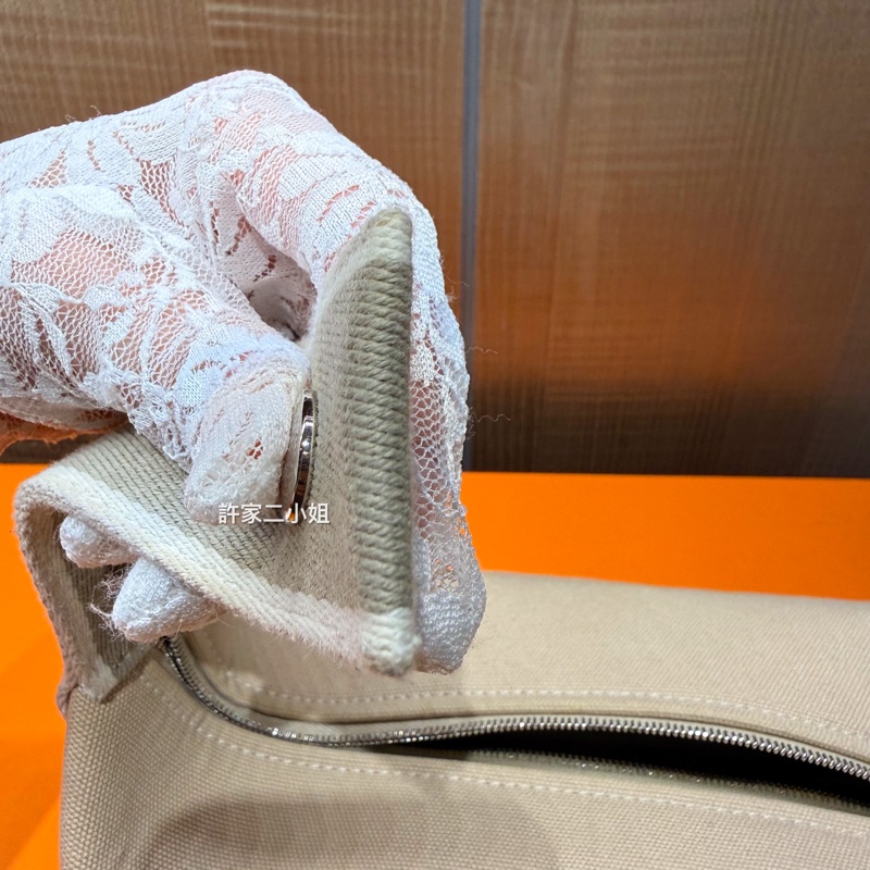 Hermès 97/98新 閒置小號米色盥洗包/便當盒-30