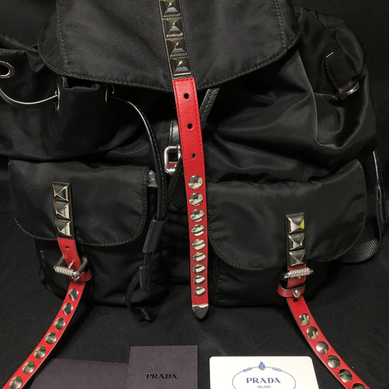 PRADA 普拉達火紅撞色皮革鉚釘尼龍後背包-1