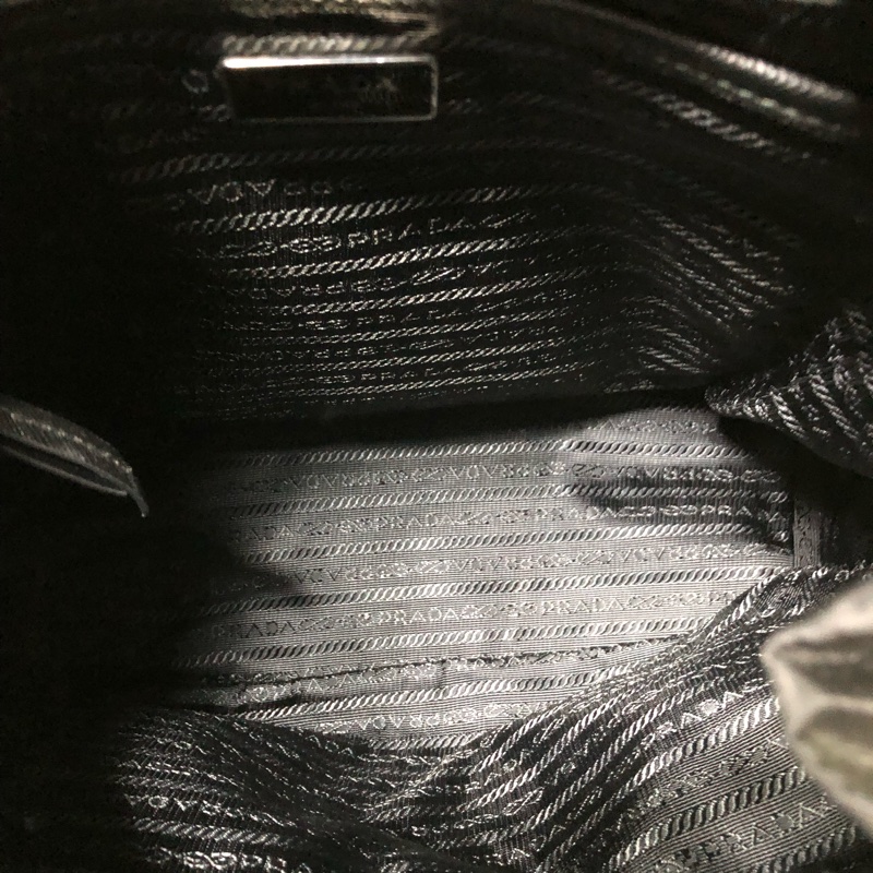 PRADA 普拉達火紅撞色皮革鉚釘尼龍後背包-9