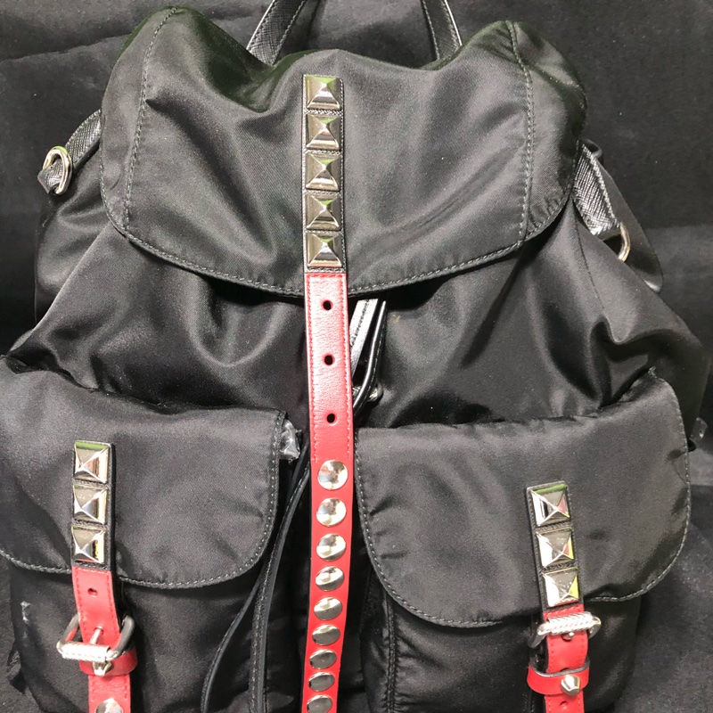 PRADA 普拉達火紅撞色皮革鉚釘尼龍後背包-11