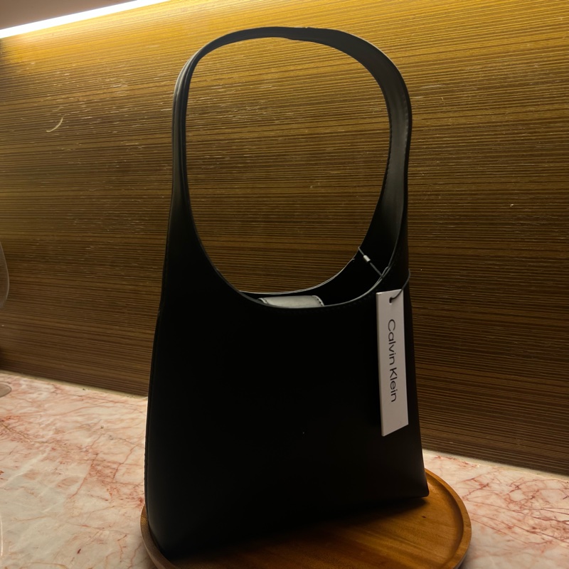 Calvin Klein 元素曲線單肩包Elemental Curve Shoulder Bag-1
