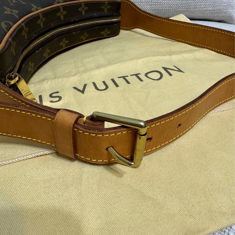 LV Croissant Medium 中古可頌包中號🥐碗豆包🫘月亮包/月牙包/腋下包/有塵袋/漂亮包況-42