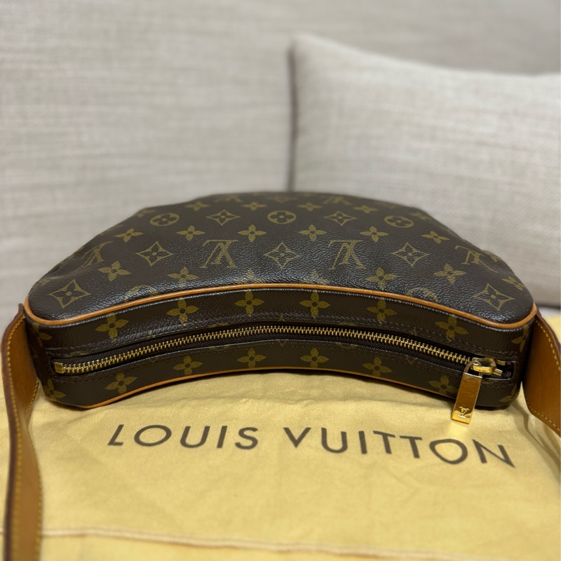 LV Croissant Medium 中古可頌包中號🥐碗豆包🫘月亮包/月牙包/腋下包/有塵袋/漂亮包況-46