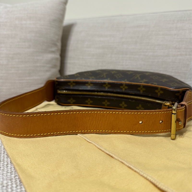 LV Croissant Medium 中古可頌包中號🥐碗豆包🫘月亮包/月牙包/腋下包/有塵袋/漂亮包況-56