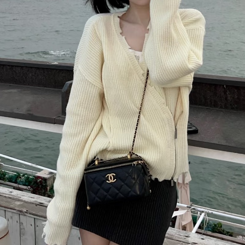 心動警告💌浪漫感天花板❤️‍🔥Chanel黑金心型金球化妝盒子包單肩斜挎包-3