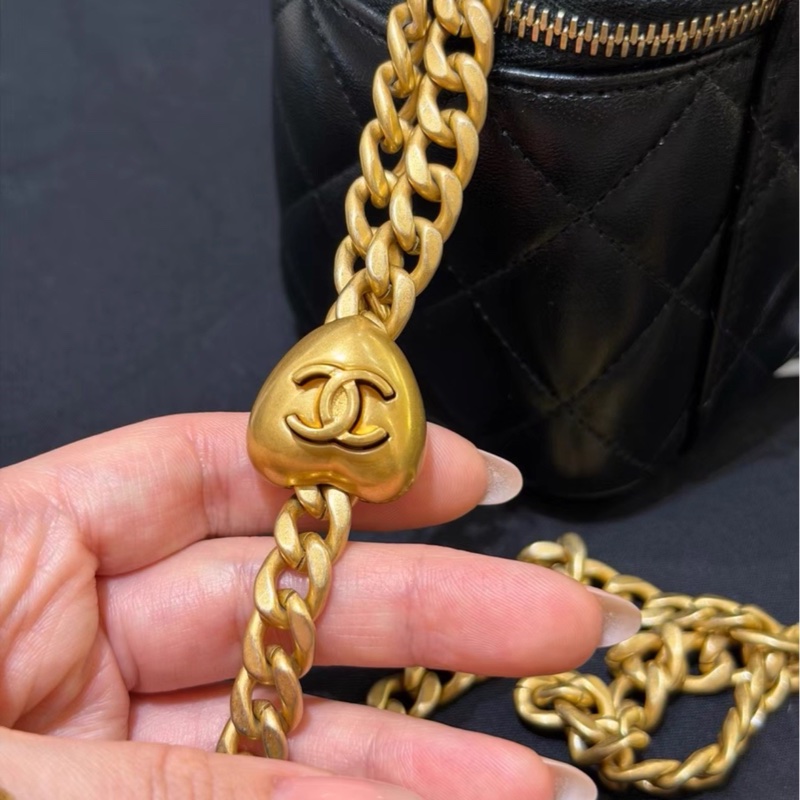 心動警告💌浪漫感天花板❤️‍🔥Chanel黑金心型金球化妝盒子包單肩斜挎包-10