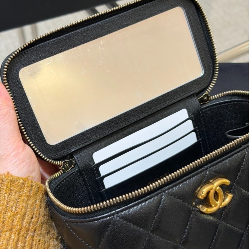 心動警告💌浪漫感天花板❤️‍🔥Chanel黑金心型金球化妝盒子包單肩斜挎包-12