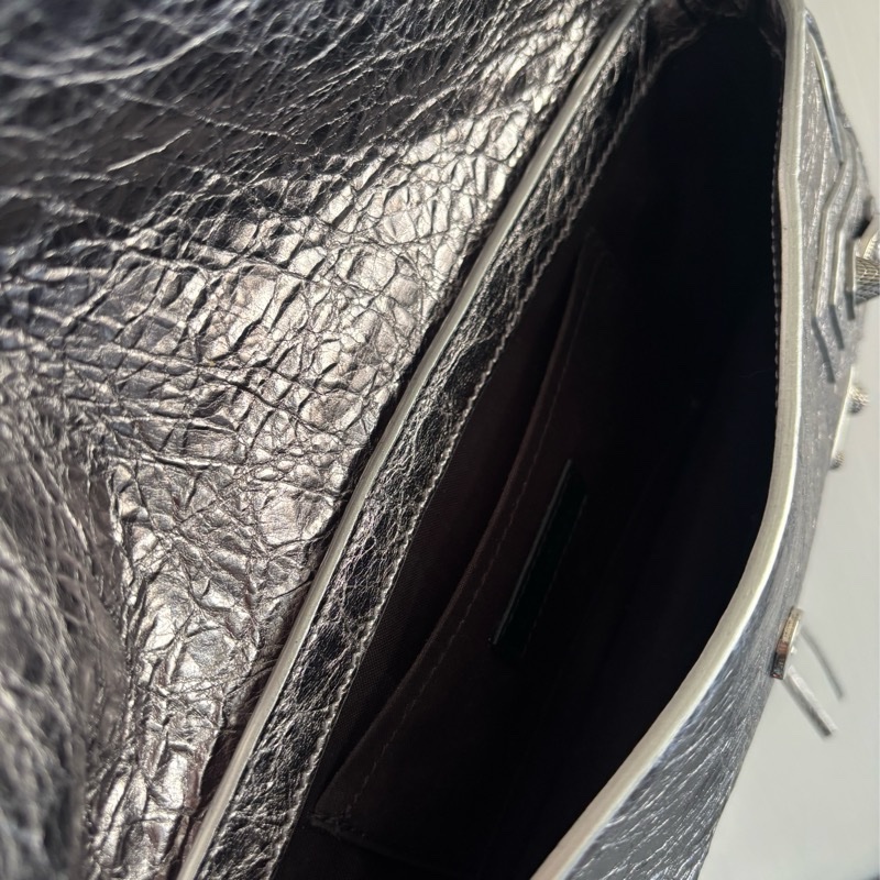 巴黎世家 Le Cagole Sling 銀色腋下包-9