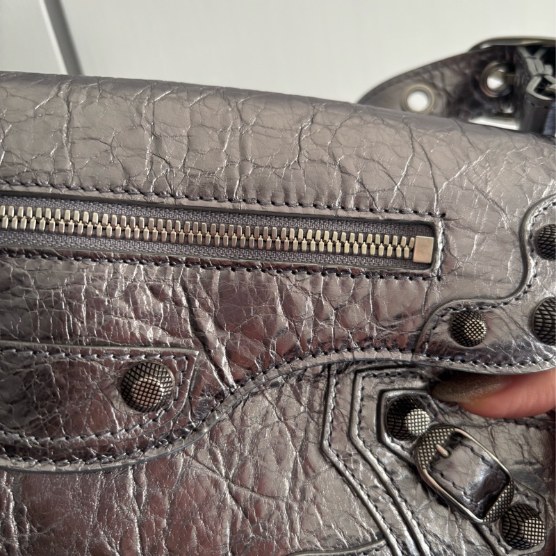 巴黎世家 Le Cagole Sling 銀色腋下包-10