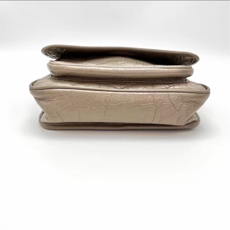 法式時髦感🏷️99新🈶購證😍Ysl聖羅蘭奶茶色油蠟皮Niki小號鏈條單肩斜背包-7