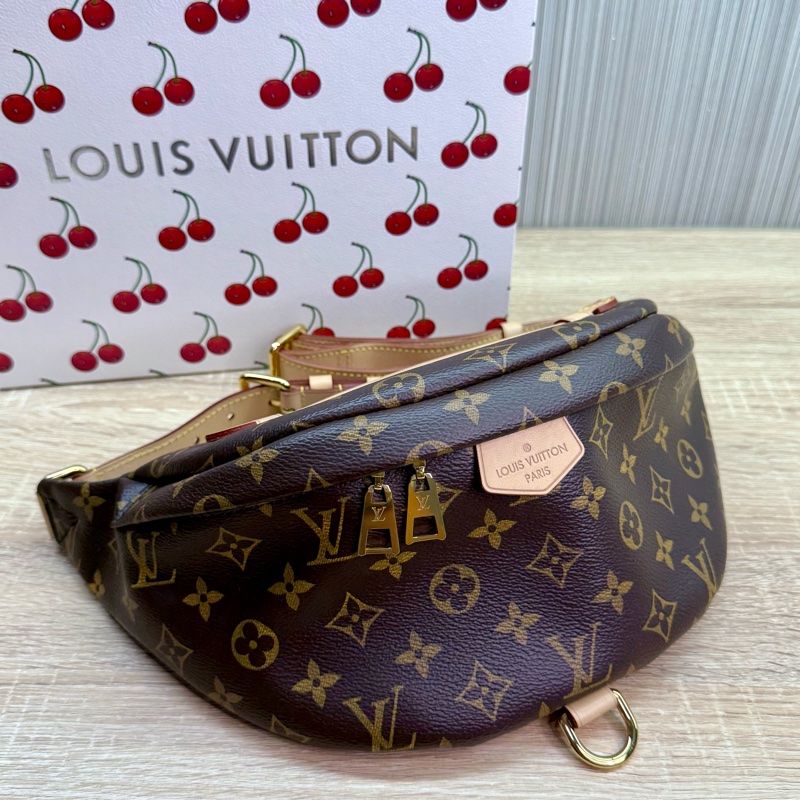 LV M43644 Bumbag 近新絕版老花字紋腰包胸包-1