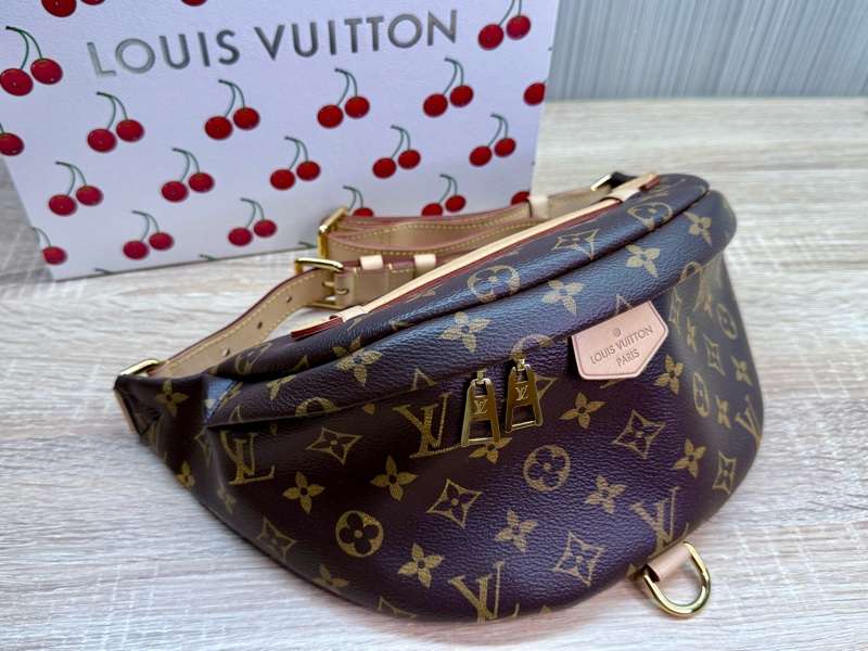 LV M43644 Bumbag 近新絕版老花字紋腰包胸包-5