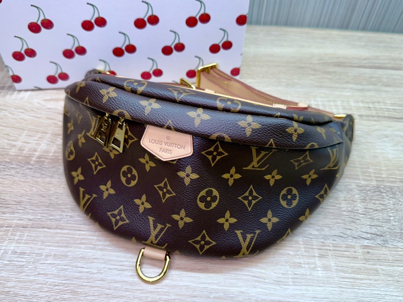 LV M43644 Bumbag 近新絕版老花字紋腰包胸包-6