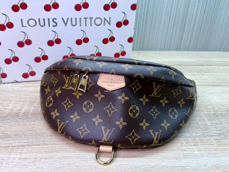 LV M43644 Bumbag 近新絕版老花字紋腰包胸包-7