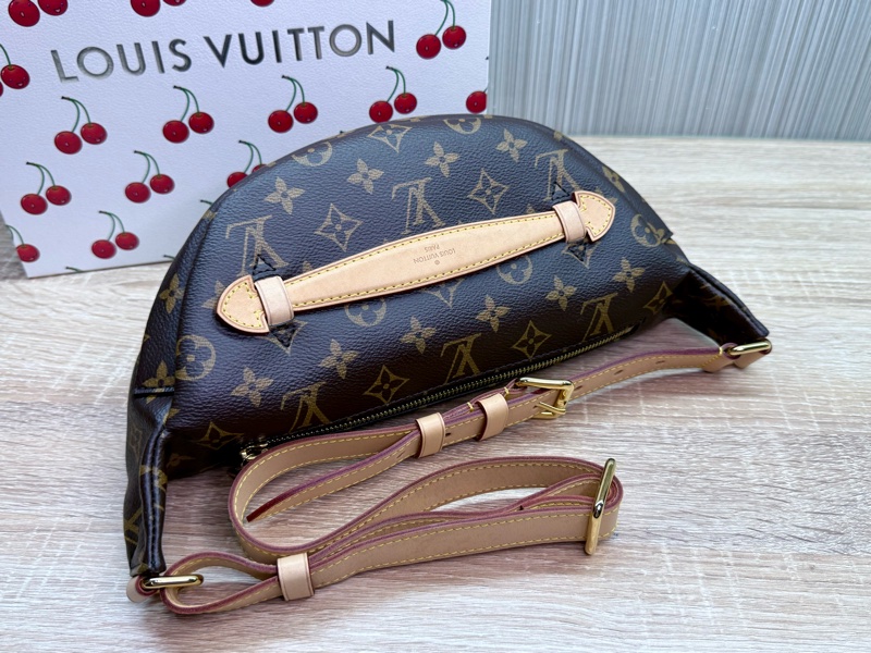 LV M43644 Bumbag 近新絕版老花字紋腰包胸包-10