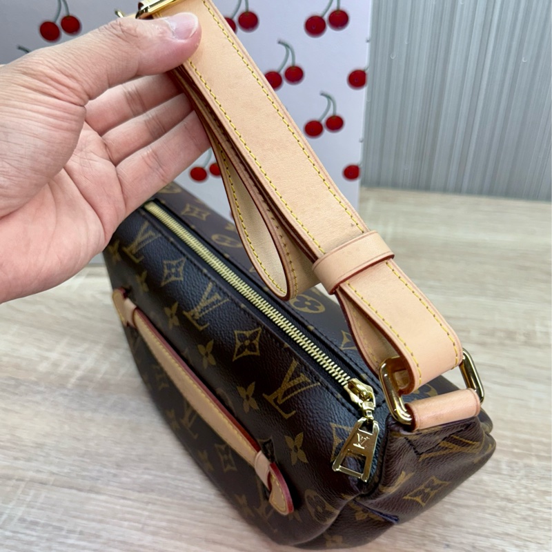 LV M43644 Bumbag 近新絕版老花字紋腰包胸包-14