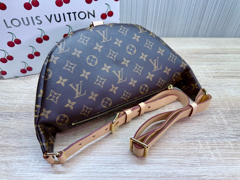 LV M43644 Bumbag 近新絕版老花字紋腰包胸包-15