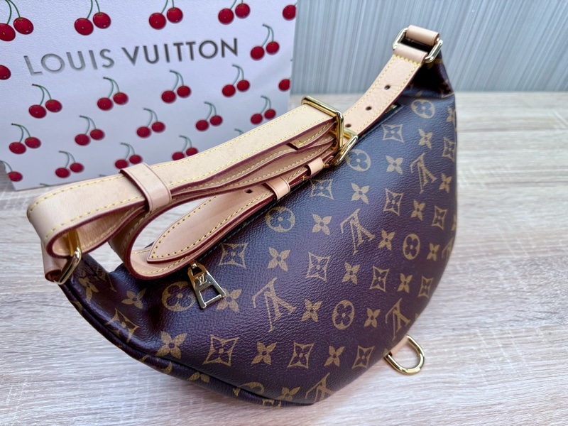 LV M43644 Bumbag 近新絕版老花字紋腰包胸包-17