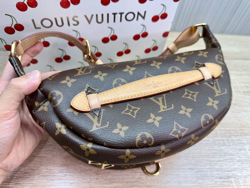 LV M43644 Bumbag 近新絕版老花字紋腰包胸包-18