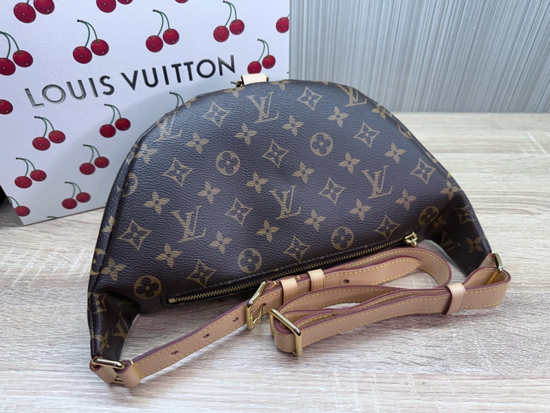 LV M43644 Bumbag 近新絕版老花字紋腰包胸包-19