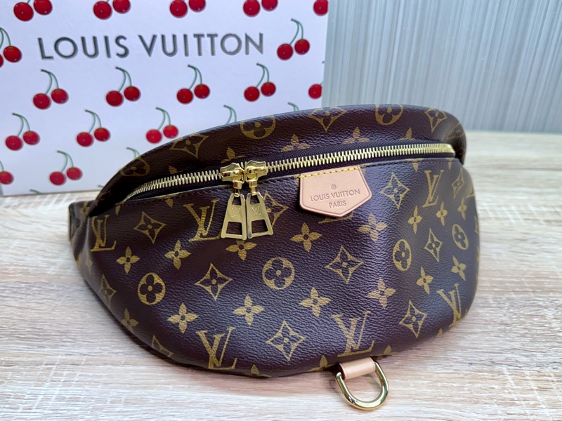 LV M43644 Bumbag 近新絕版老花字紋腰包胸包-21