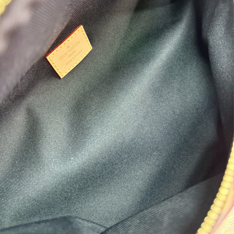 LV M43644 Bumbag 近新絕版老花字紋腰包胸包-24