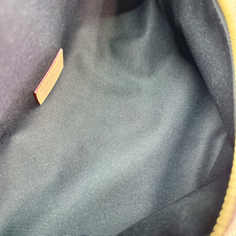 LV M43644 Bumbag 近新絕版老花字紋腰包胸包-25