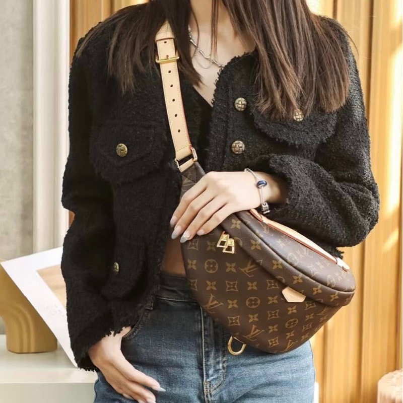 LV M43644 Bumbag 近新絕版老花字紋腰包胸包-27