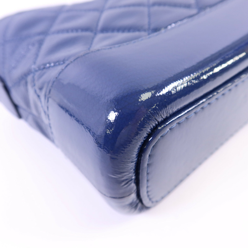 CHANEL 牛皮皮革Gabrielle Small金扣鏈帶肩背袋-16