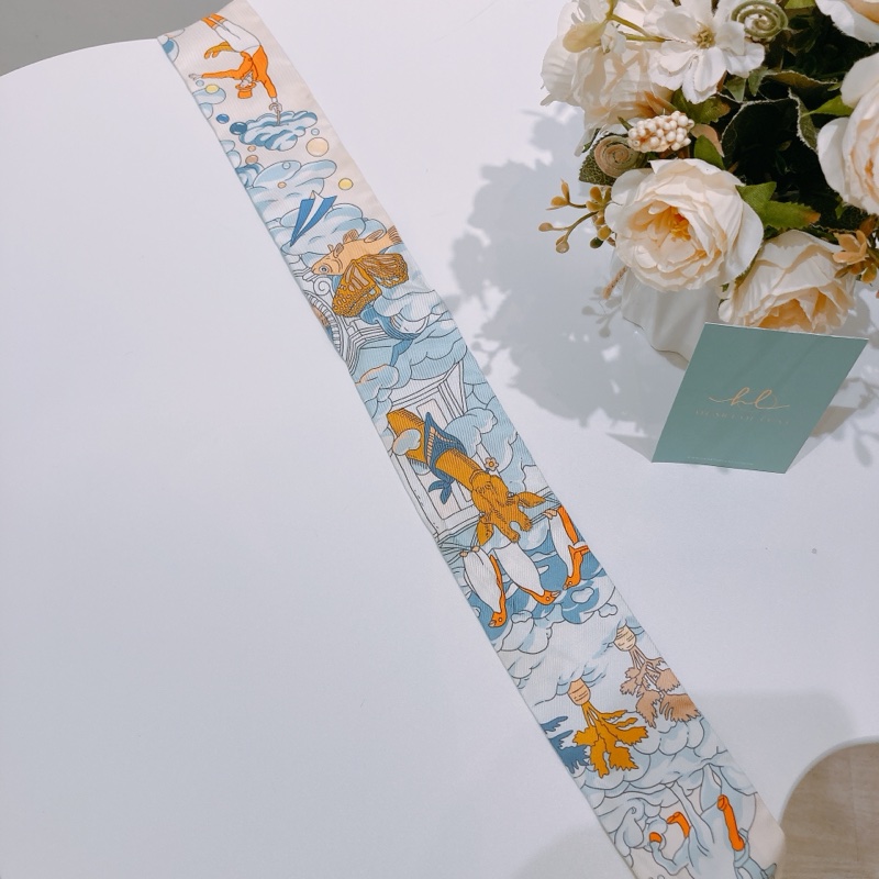 TW4644 HERMES 愛馬仕雲想國小絲巾SUR MON NUAGE TWILLY-4