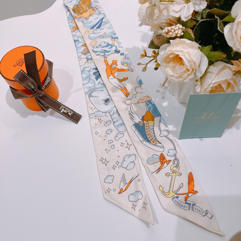 TW4644 HERMES 愛馬仕雲想國小絲巾SUR MON NUAGE TWILLY-9