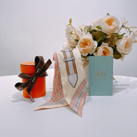 TW4645 HERMES 愛馬仕雙面圖案小絲巾SILK GRAND TRALALA TWILLY
