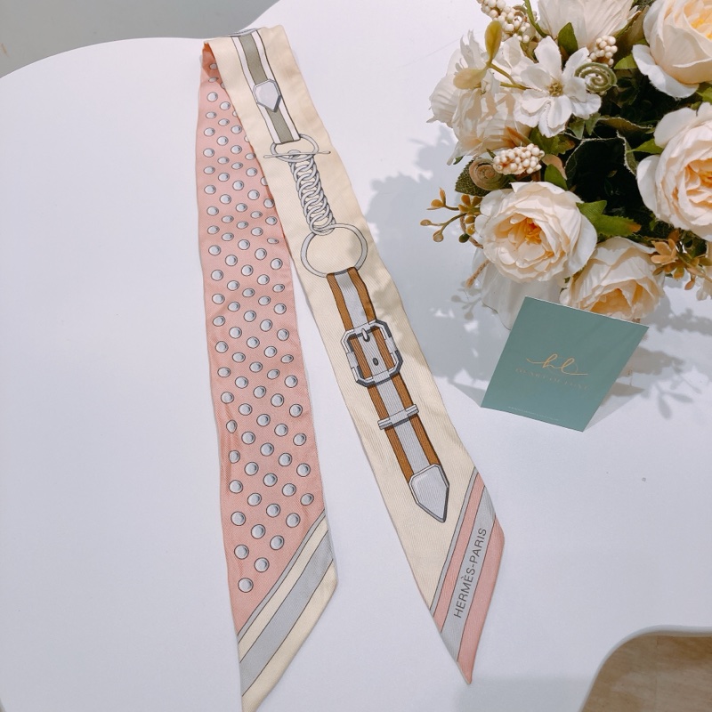 TW4646 HERMES 愛馬仕雙面圖案小絲巾SILK GRAND TRALALA TWILLY-1