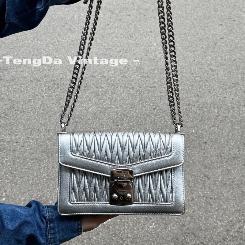 Miu Miu • Confidential銀色全皮褶皺鏈條包 芯片款-0