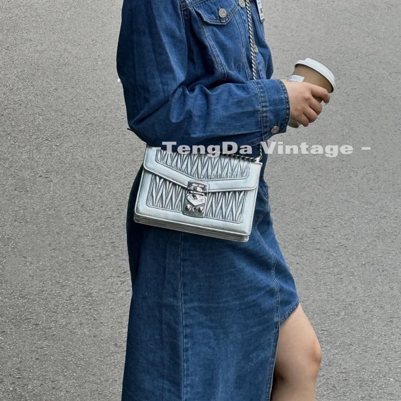 Miu Miu • Confidential銀色全皮褶皺鏈條包 芯片款-1