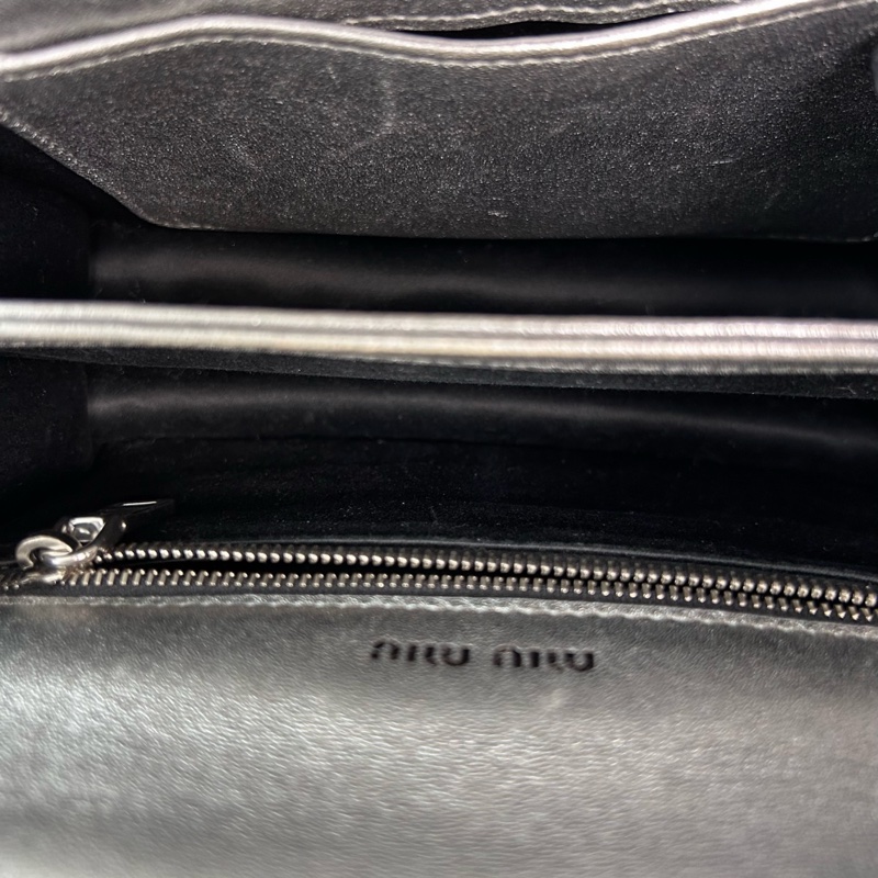 Miu Miu • Confidential銀色全皮褶皺鏈條包 芯片款-9