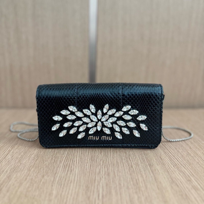 Miu Miu • 施華洛世奇水鑽黑色蛇皮鏈條包-3