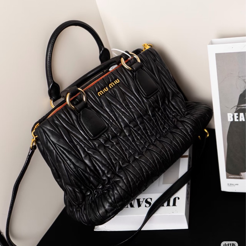 Miu Miu • 黑金羊皮皺摺多層托特包 Tote-0