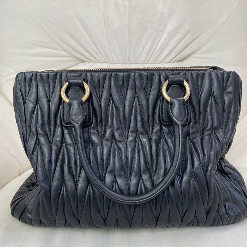 Miu Miu • 黑金羊皮皺摺多層托特包 Tote-2