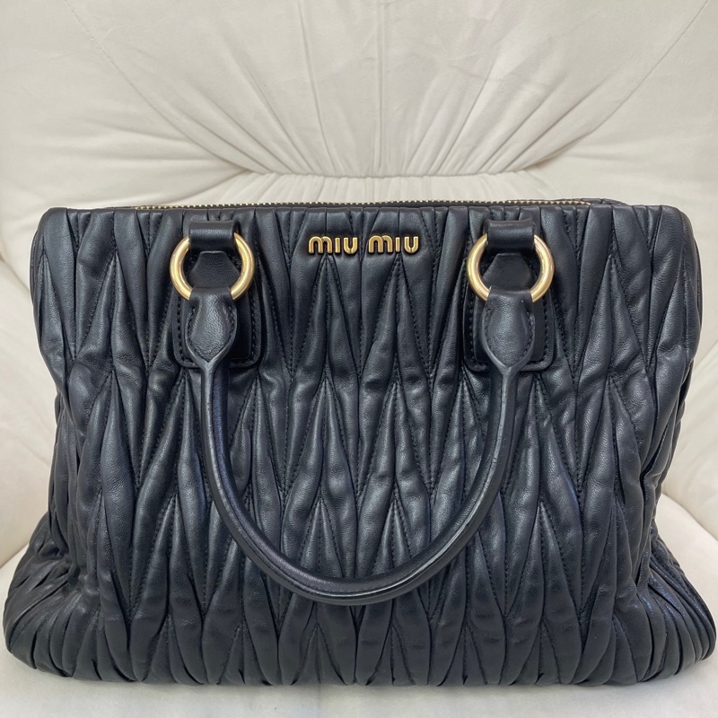 Miu Miu • 黑金羊皮皺摺多層托特包 Tote-3