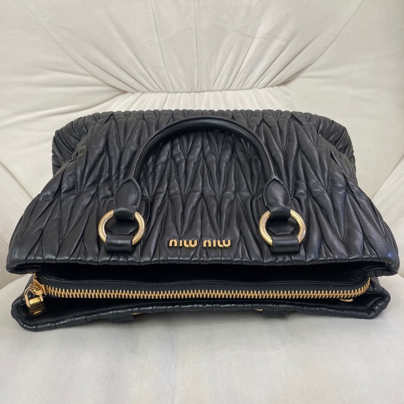 Miu Miu • 黑金羊皮皺摺多層托特包 Tote-5