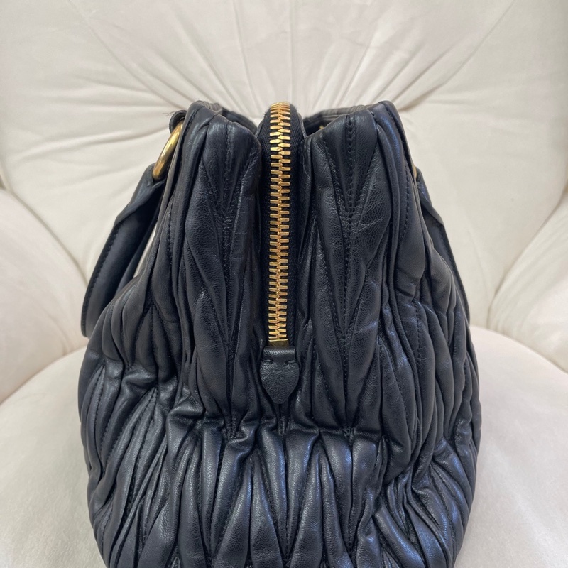 Miu Miu • 黑金羊皮皺摺多層托特包 Tote-6