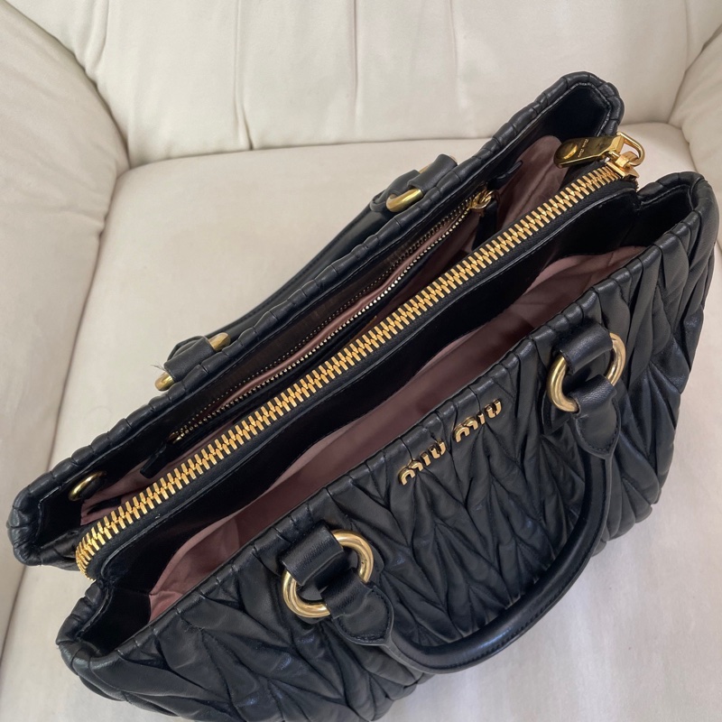 Miu Miu • 黑金羊皮皺摺多層托特包 Tote-7