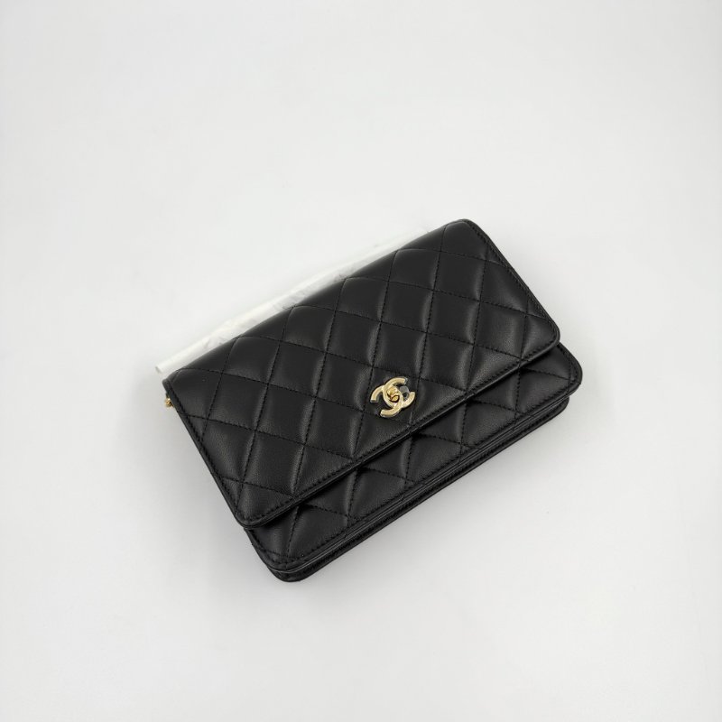 CHANEL - 黑色金釦菱格羊皮旋轉釦WOC / 新版-0