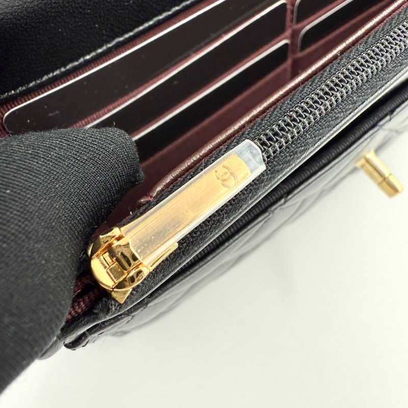 CHANEL - 黑色金釦菱格羊皮旋轉釦WOC / 新版-12