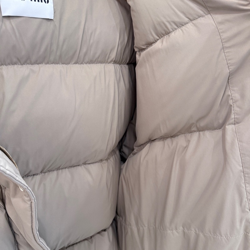 Miu Miu • 燕麥色金釦連帽羽絨外套-5