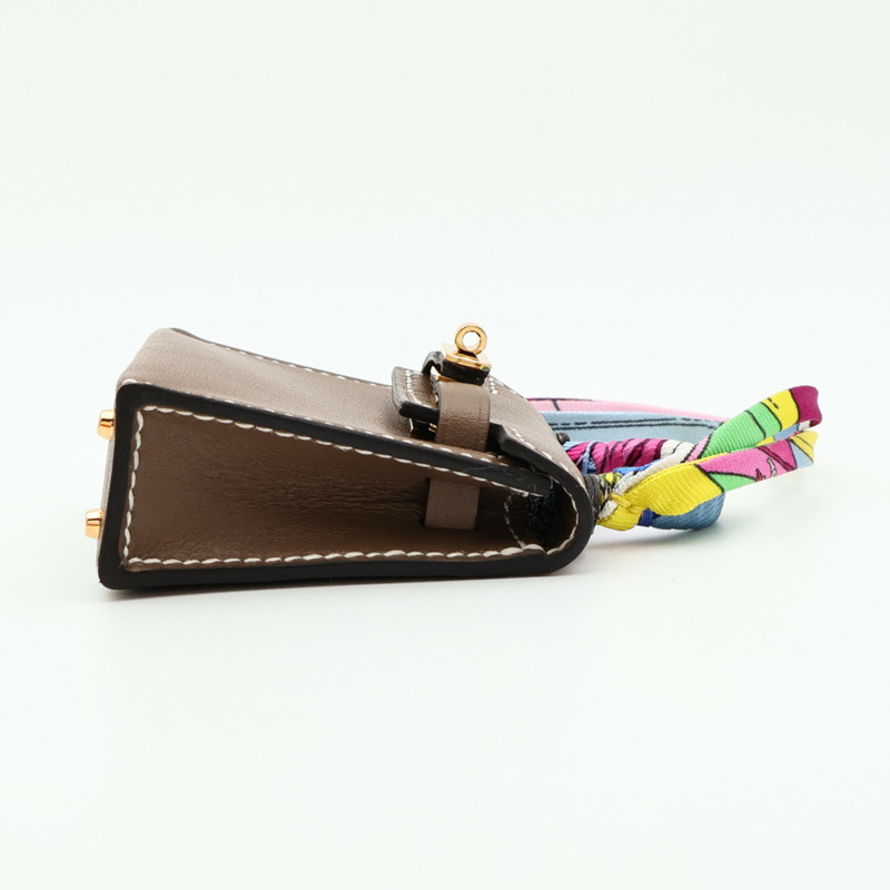 HERMES Tadelakt皮革Kelly Twilly Bag Charm金扣掛飾Etoupe-3