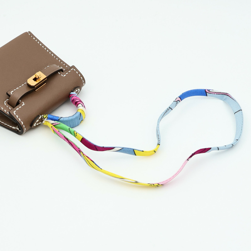 HERMES Tadelakt皮革Kelly Twilly Bag Charm金扣掛飾Etoupe-4