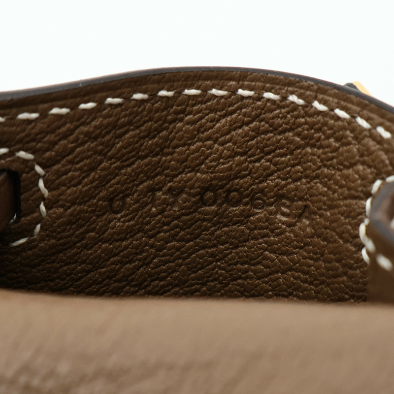 HERMES Tadelakt皮革Kelly Twilly Bag Charm金扣掛飾Etoupe-7